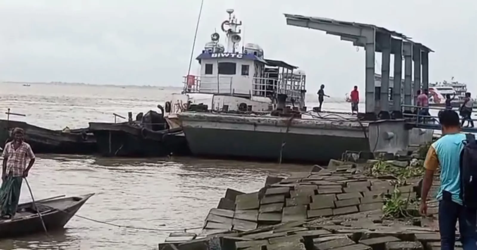 Depression: Launch, sea-truck services resume on 10 routes in Bhola