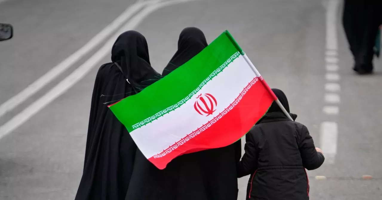 Iran threatens tourist sites, vows to continue missile production