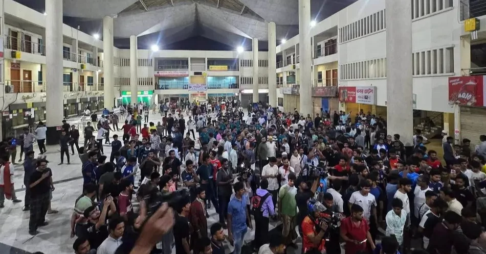 4 members of railway security suspended for beating RU student at Rajshahi station