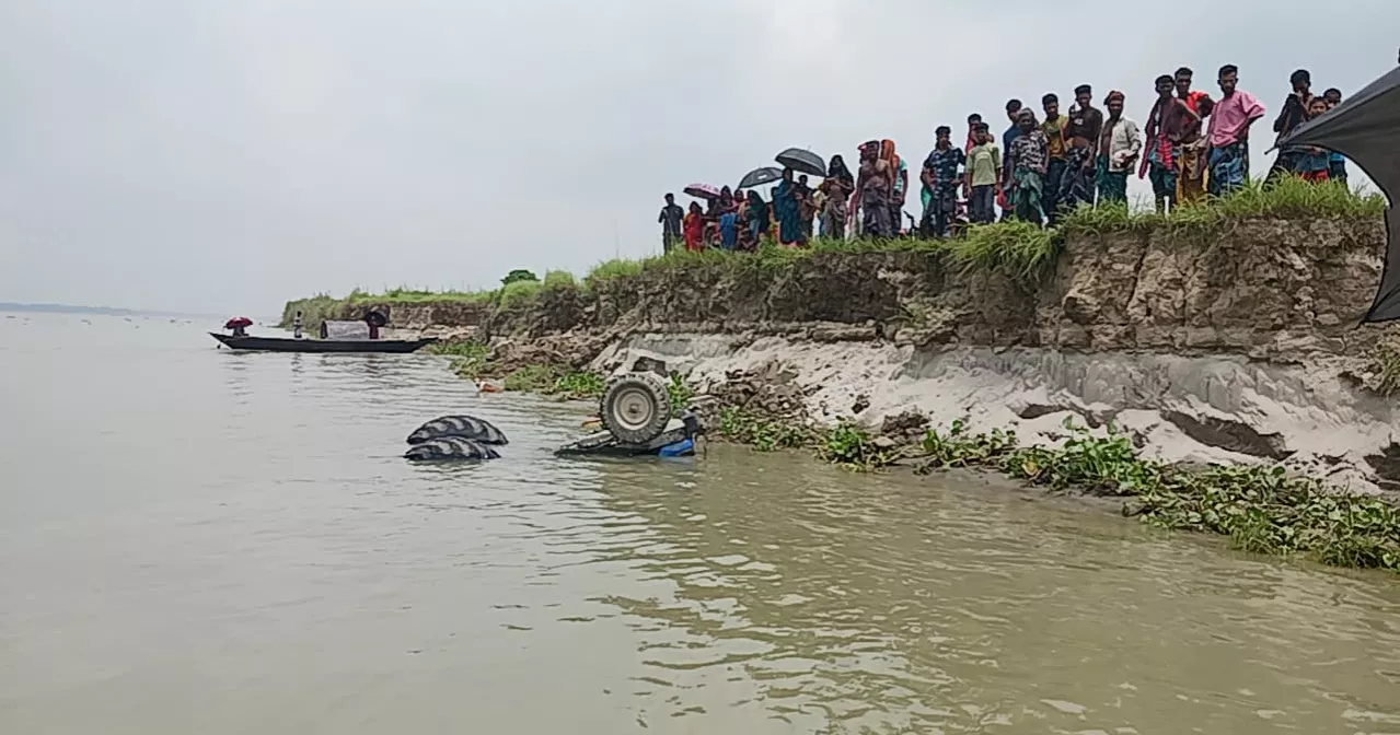 Tractor driver dies after vehicle overturns into Padma River in Faridpur