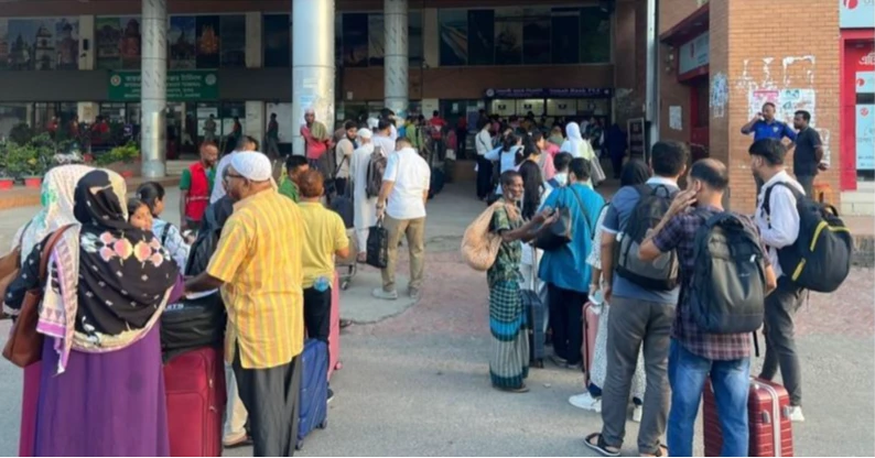 Passenger movement through Benapole rises ahead of Durga Puja holiday