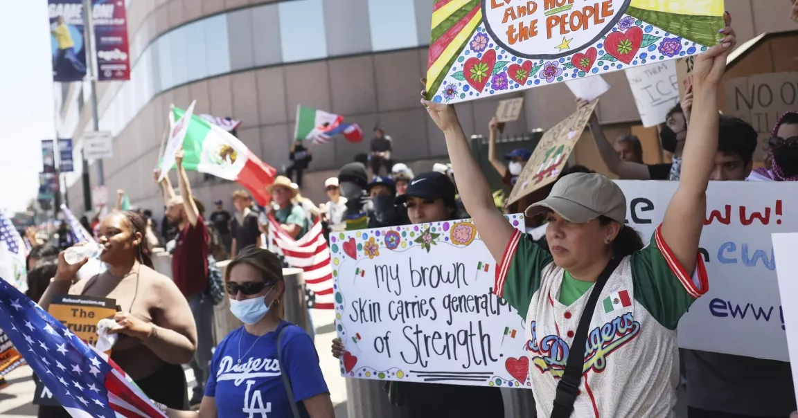 Trump orders expanding migrant deportation amid protests