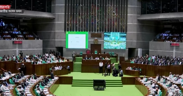 Japanese Agriculture Minister witnesses parliament session