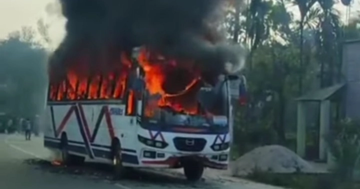 Bus workers block Jamalpur-M'sing highway causing chaos
