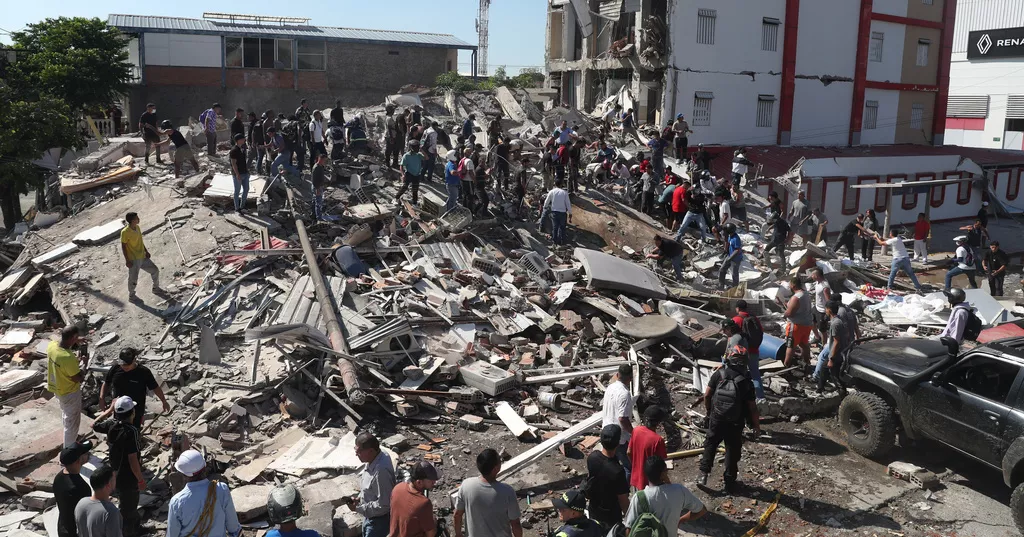 Buildings collapse as 7.4 magnitude earthquake strikes Colombia