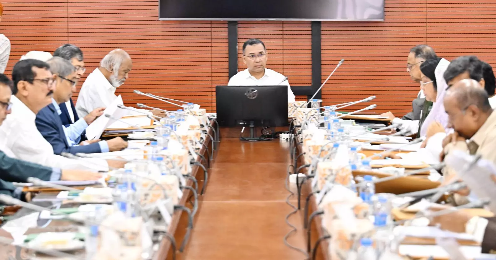 Cabinet discusses solar power, faster implementation of development projects
