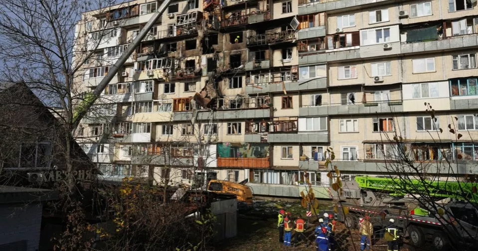 Russian strikes on Kyiv kill 4, injure dozens in one of biggest attacks in weeks