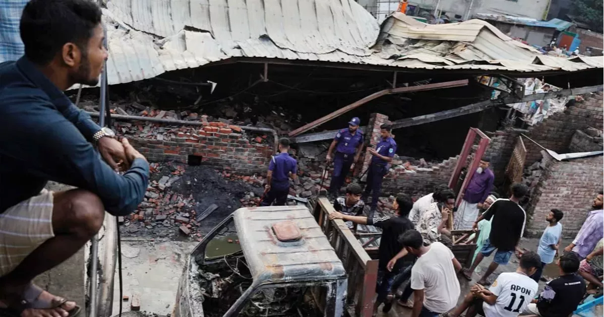 5 killed as fire sweeps through Keraniganj factory