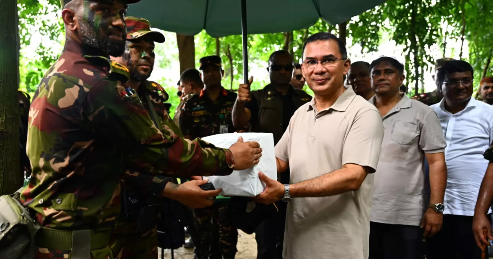 PM makes surprise visit to Army summer exercise, observes field training