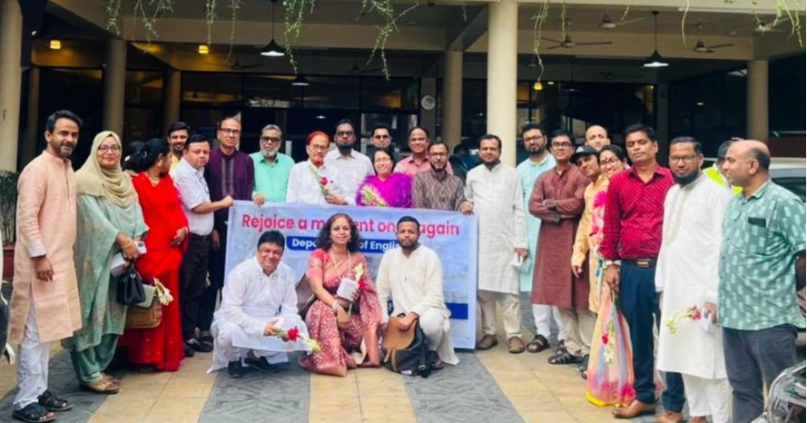 MC College English Dept alumni reunite after two decades