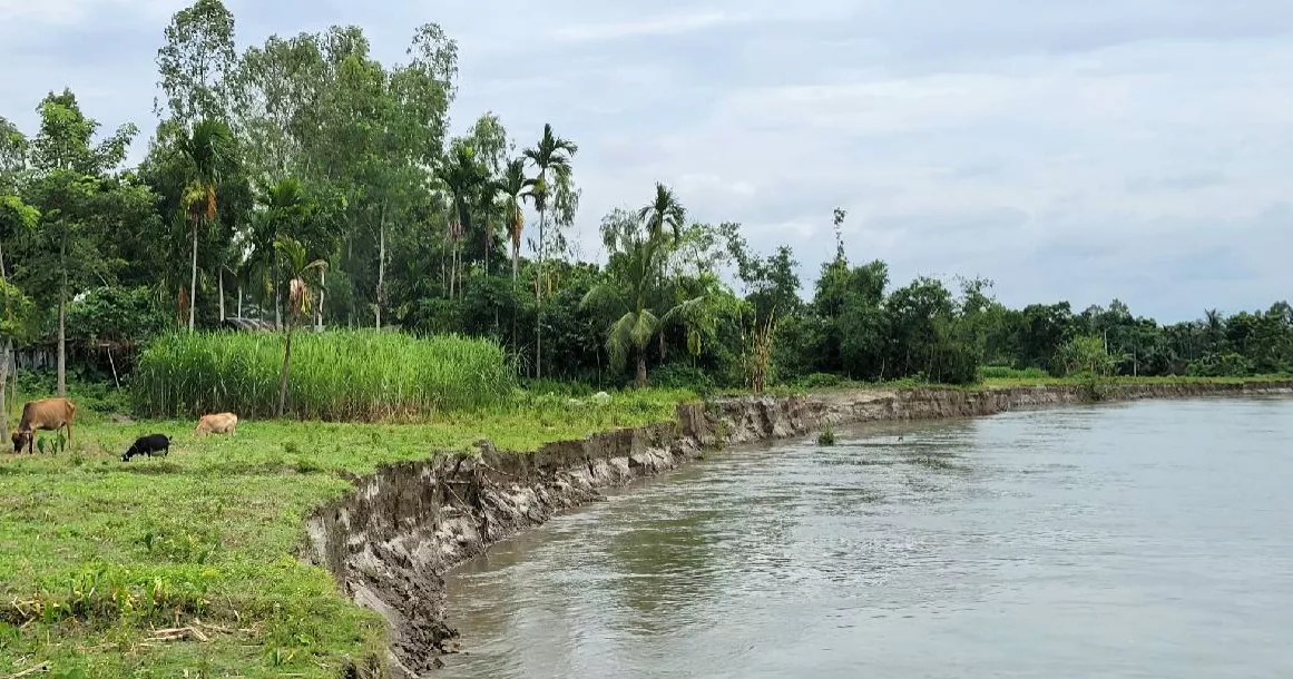 Dharla’s wrath leaves over 50  families homeless in Kurigram, hundreds more at risk