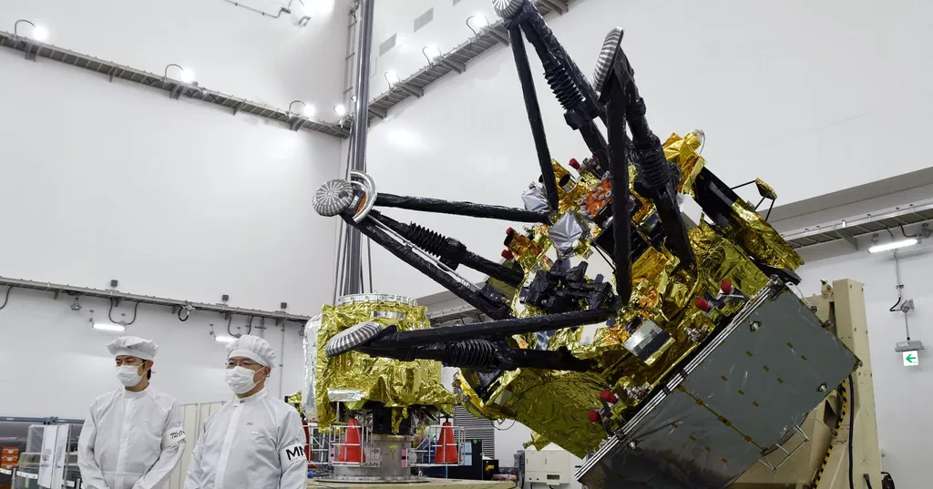 Japan to launch spacecraft to collect samples from Mars' moon Phobos