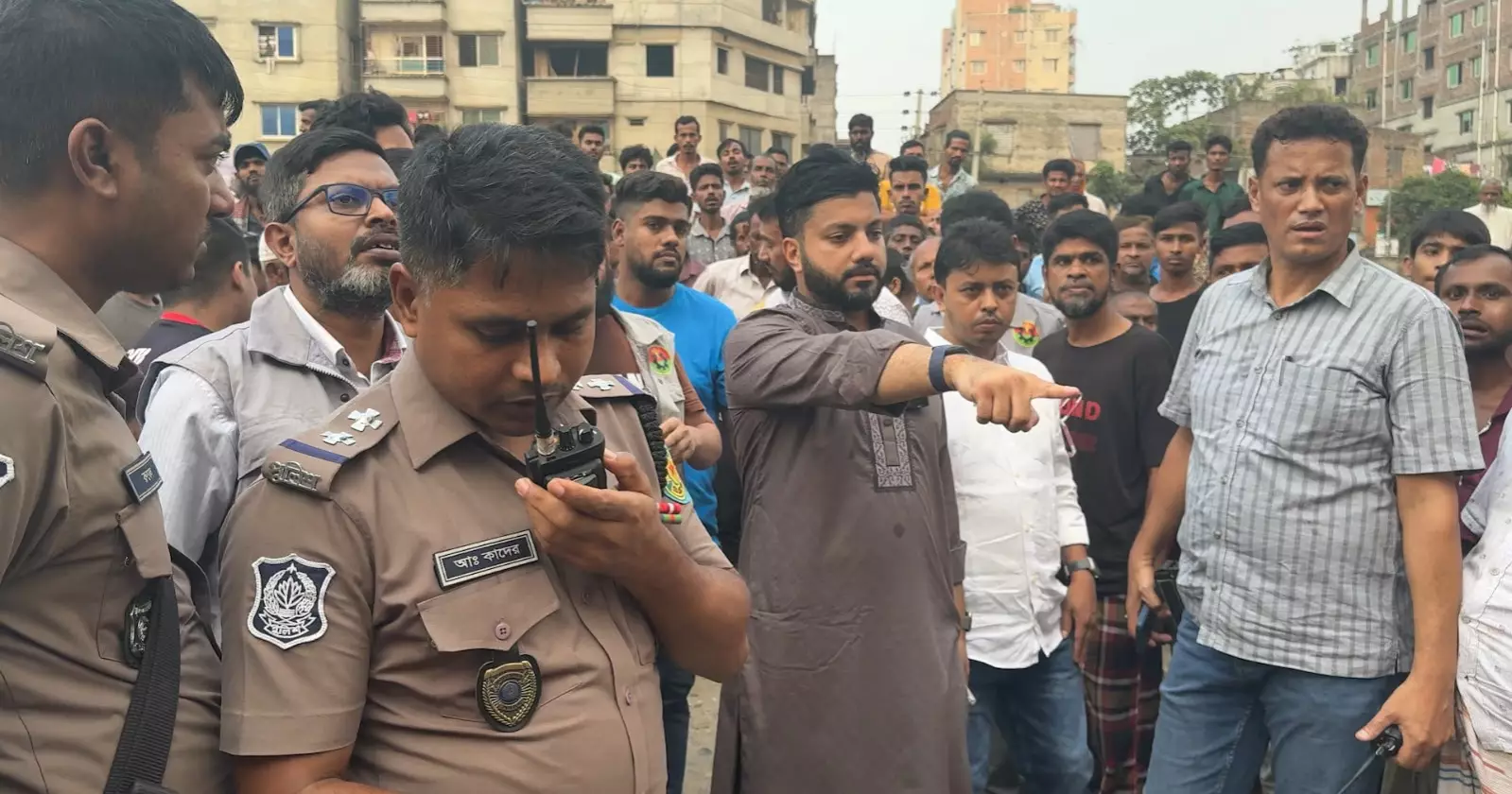 State Minister Ishraque leads raid at suspected drugs den in his constituency; 6 detained