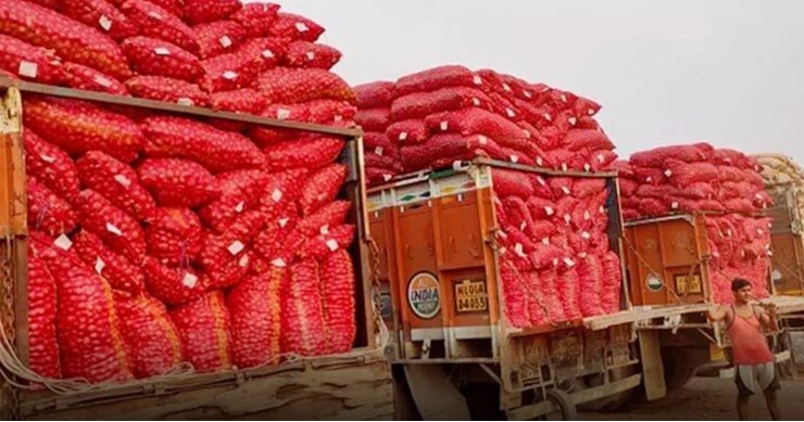 Onion import resumes through  Benapole port after three months