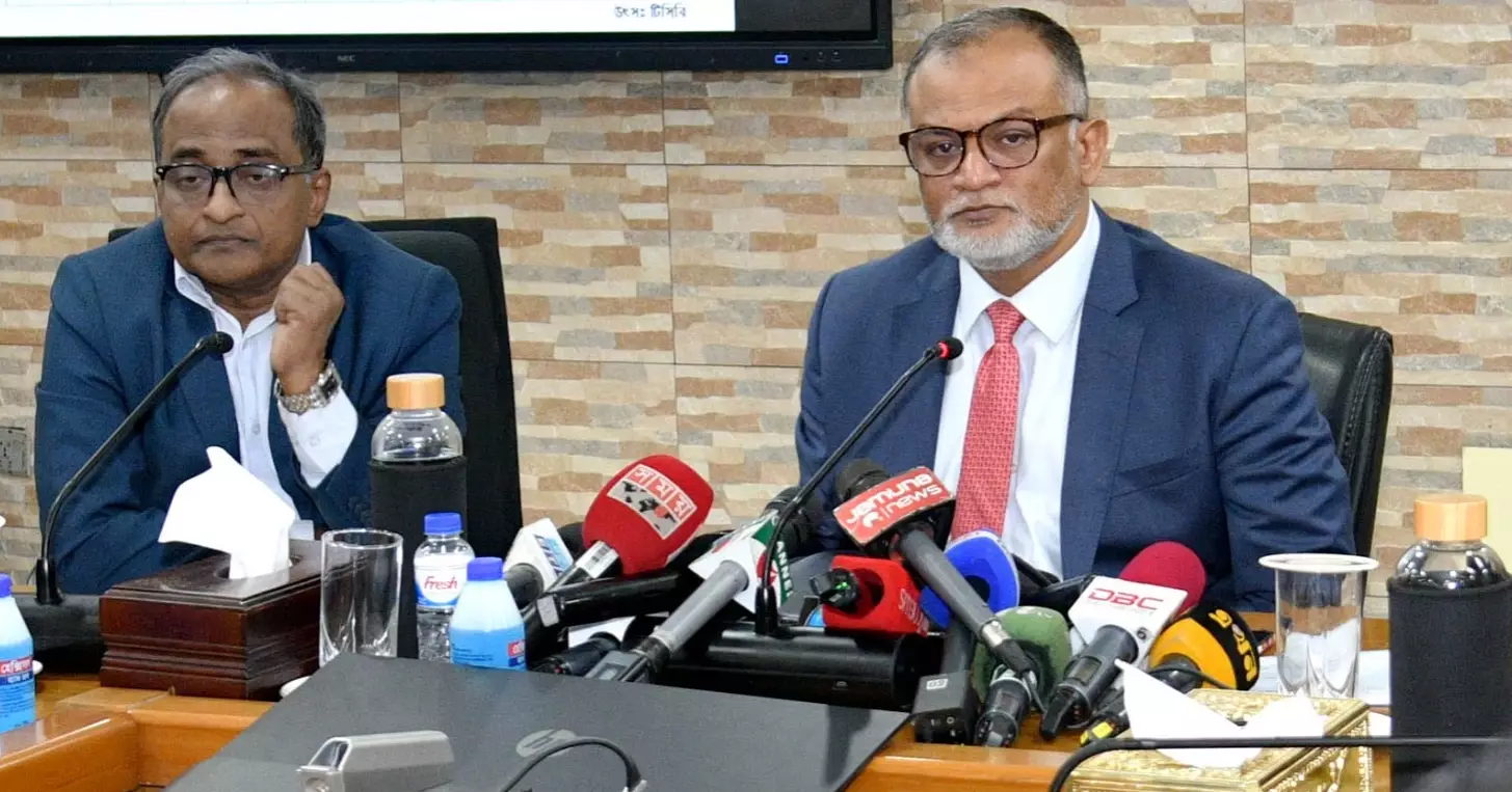 Market stable, prices likely to ease further in Ramadan: Adviser Bashir