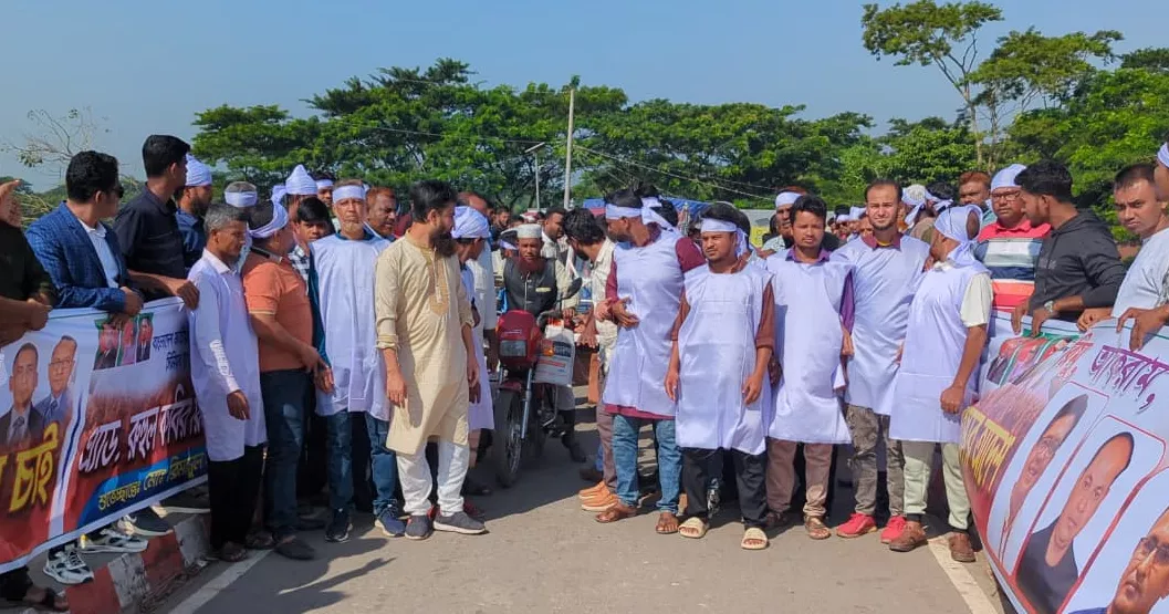 Juba Dal boys block Rizvi’s path in Patuakhali wearing shrouds