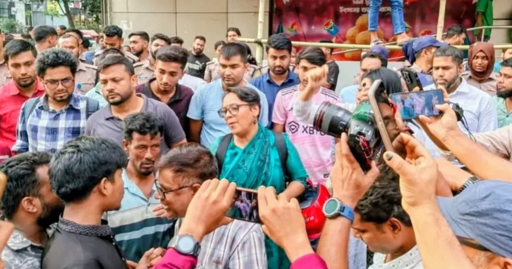 Police halt Dhanmondi human chain against attacks on Baul culture