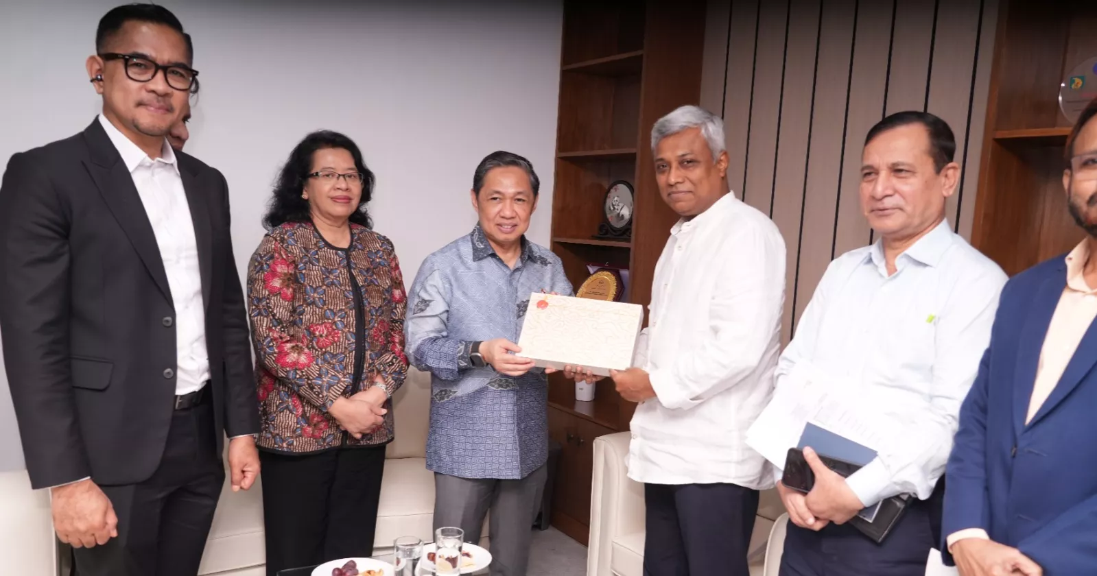 Indonesian vice foreign minister meets Amit