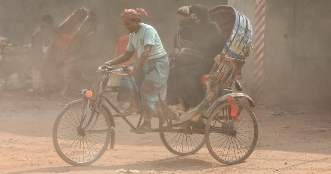 Dhaka’s air turns ‘unhealthy’ this morning