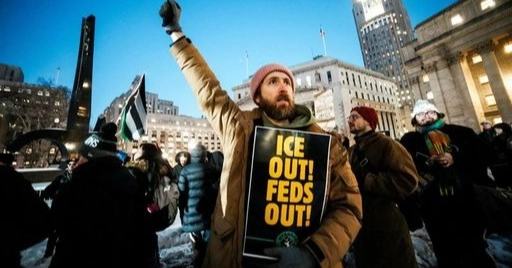 Trump signals de-escalation as immigration raids, protests continue in Minneapolis