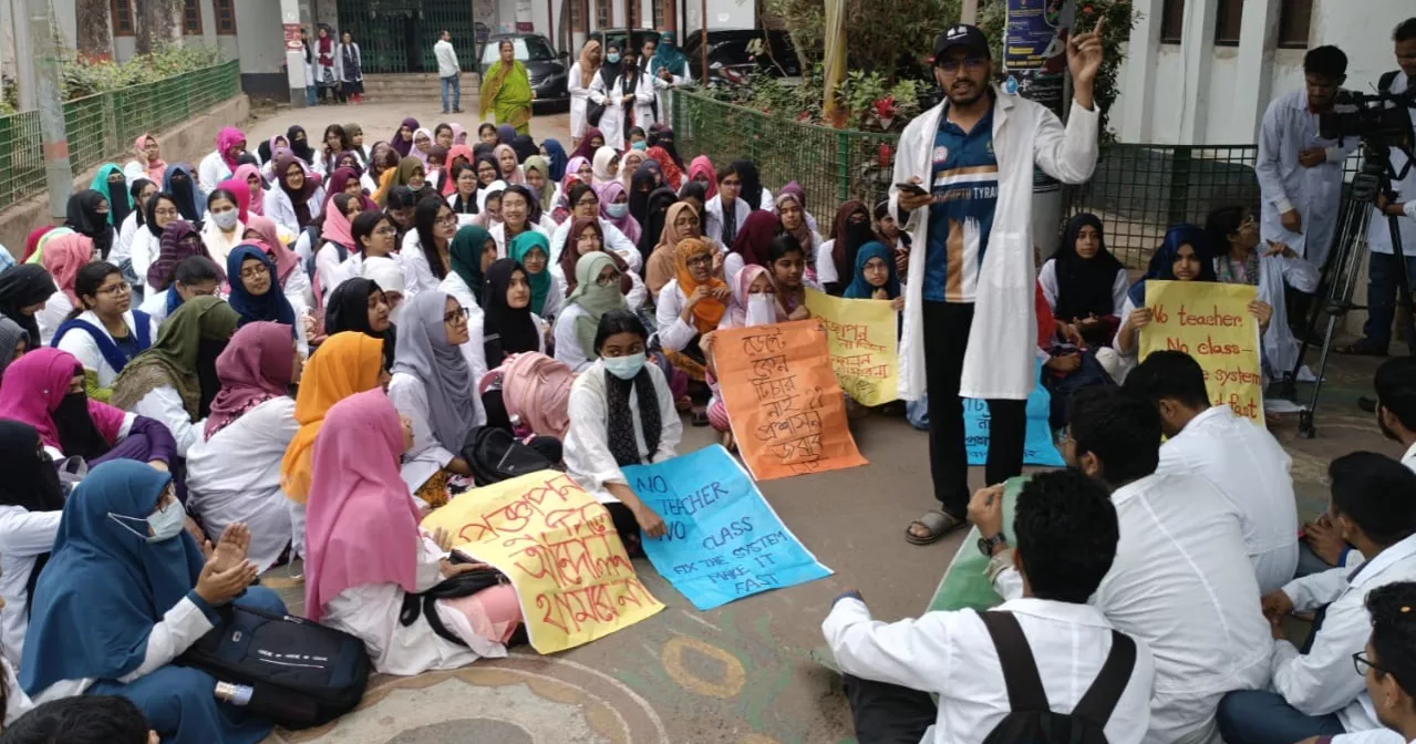 Barishal’s Sher-e-Bangla Medical College students protest teacher shortage