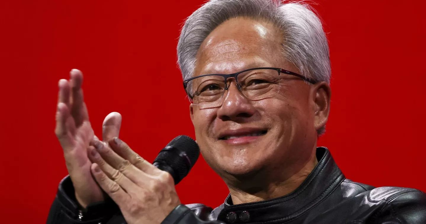 OPPO unveils Reno14 AI phone series