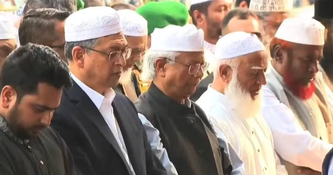 Hadi’s janaza held at Manik Mia Avenue amid huge turnout