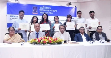 8 DU students receive Ali Riaz postgraduate research awards, scholarships