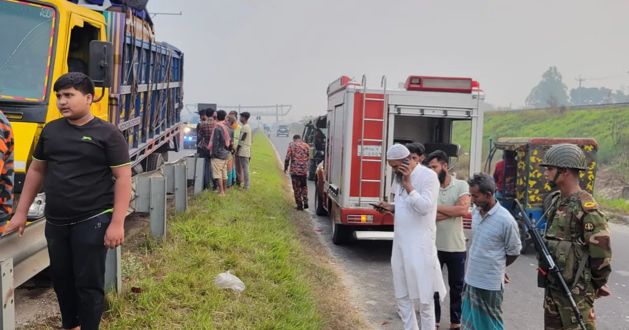 One killed, another injured in road crash on Dhaka-Mawa Expressway