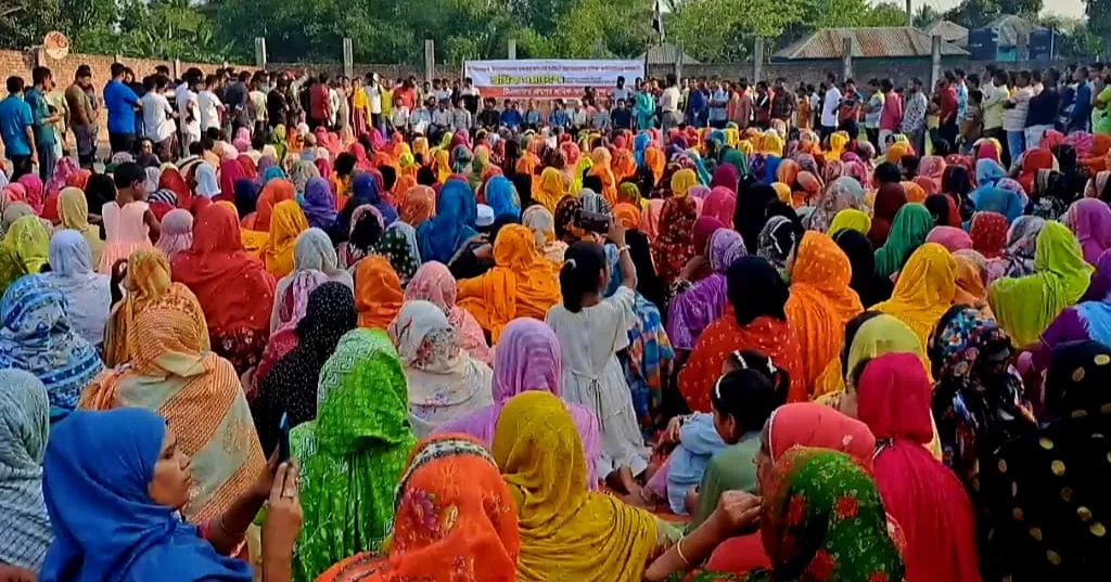 RMG workers demonstrate demanding payment of dues, Eid bonus in Gazipur