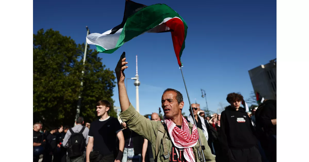 Mass protest in Berlin demands end to Israel-Hamas war