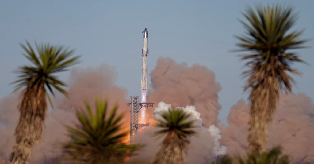 SpaceX loses spacecraft despite successfully catching booster in test
