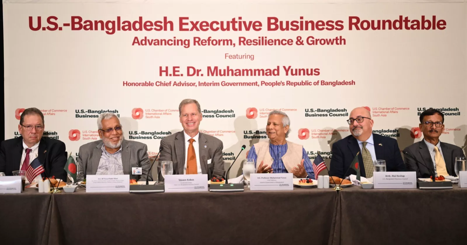 Prof Yunus introduces political leaders with top US companies