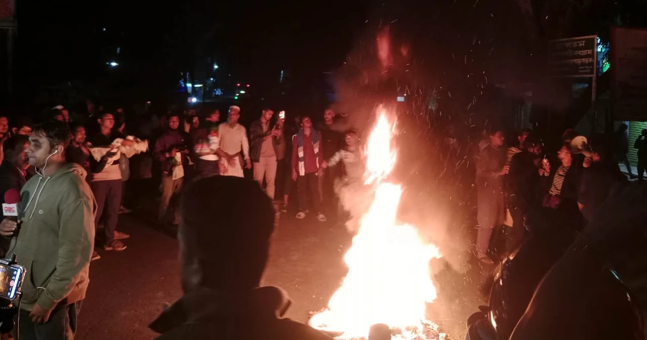 Mourners block road in Jhalokathi over Osman Hadi’s death