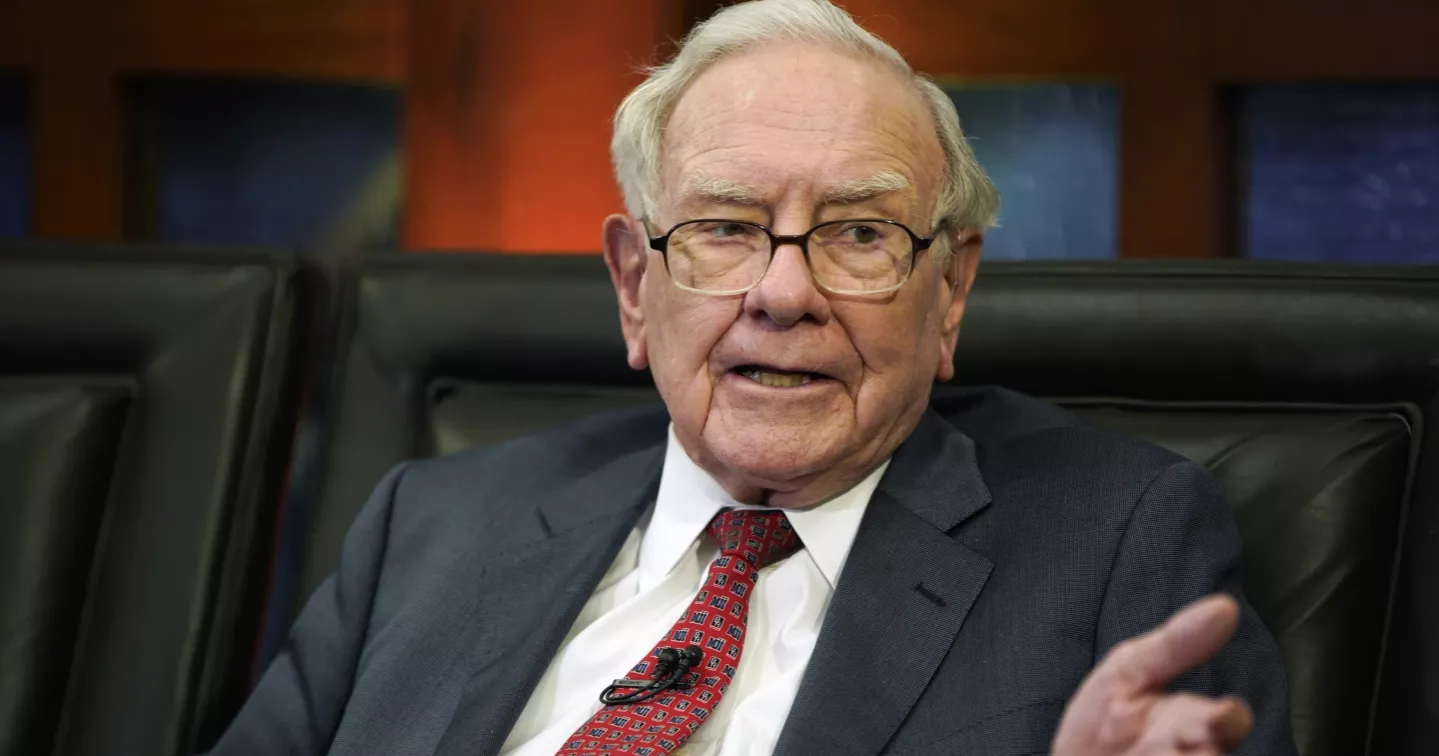 Warren Buffett shocks shareholders by announcing his intention to retire at the end of the year