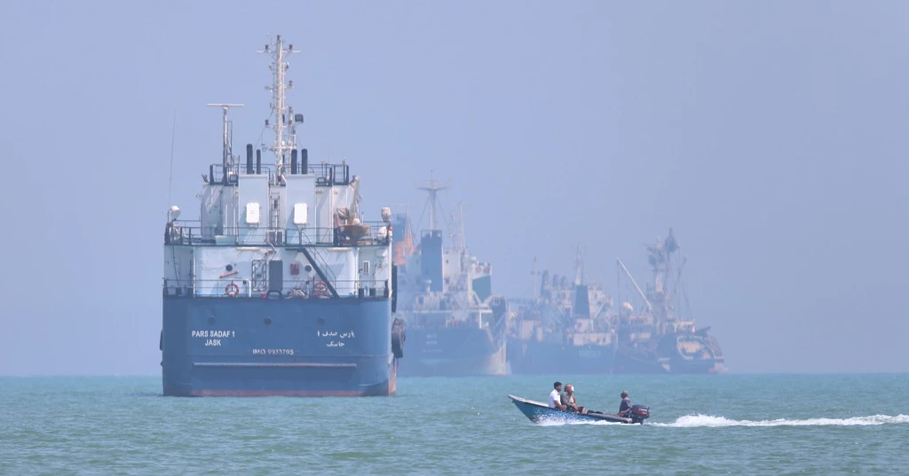 Trump announces Iran deal, ends Hormuz blockade