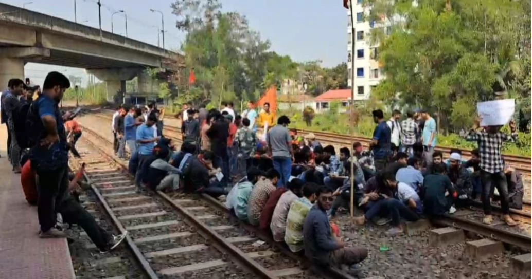 Gazipur Digital University students stage protests disrupting train services