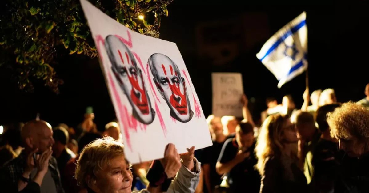 Netanyahu’s political bloc loses parliamentary majority, triggering difficult coalition negotiations in Israel