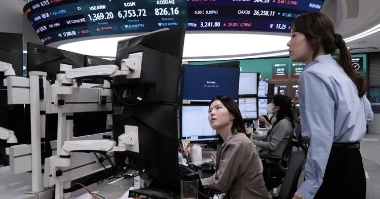 Oil prices rise, Asian stocks mixed amid renewed Middle East violence