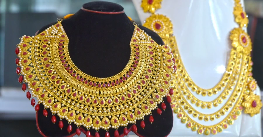 Bajus raises gold price by Tk 2,216 per bhori