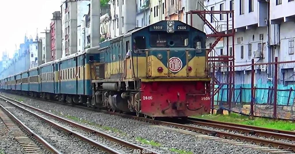 Couple dies after being hit by train while taking selfie in Dhaka