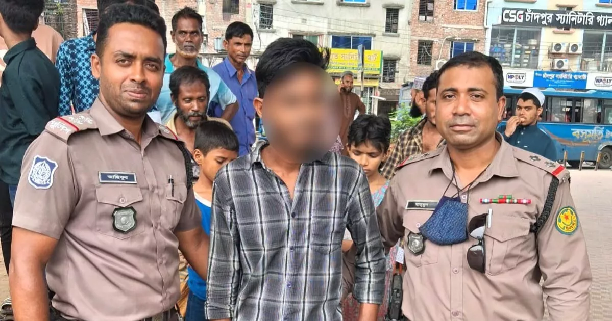 Mugger caught attempting to escape with passenger’s phone in Pallabi