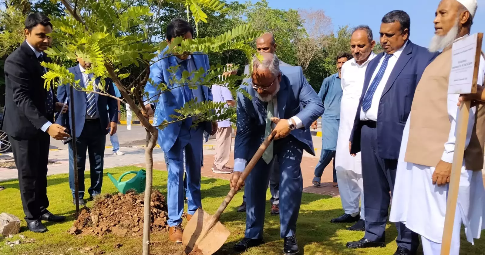 Bangladesh delegation visits High Commission in Islamabad