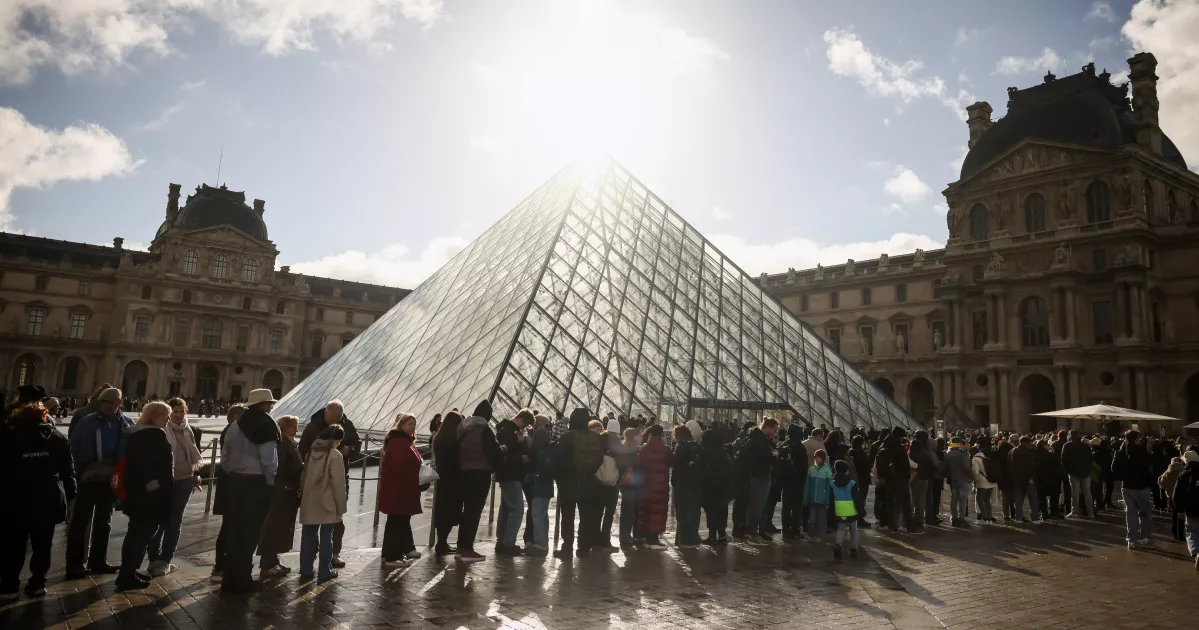 A step-by-step look at the Louvre’s daring jewel heist