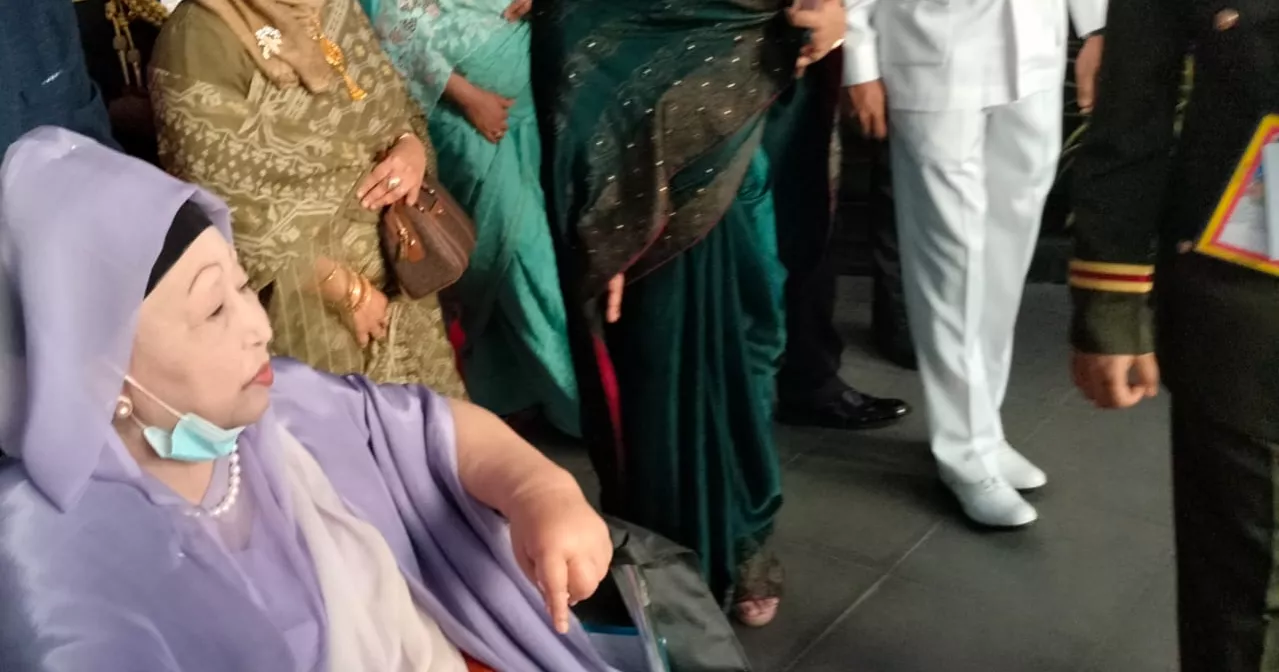 Khaleda attends Armed Forces Day reception