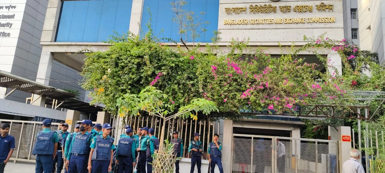 Police deployed as BSEC chairman confined in office