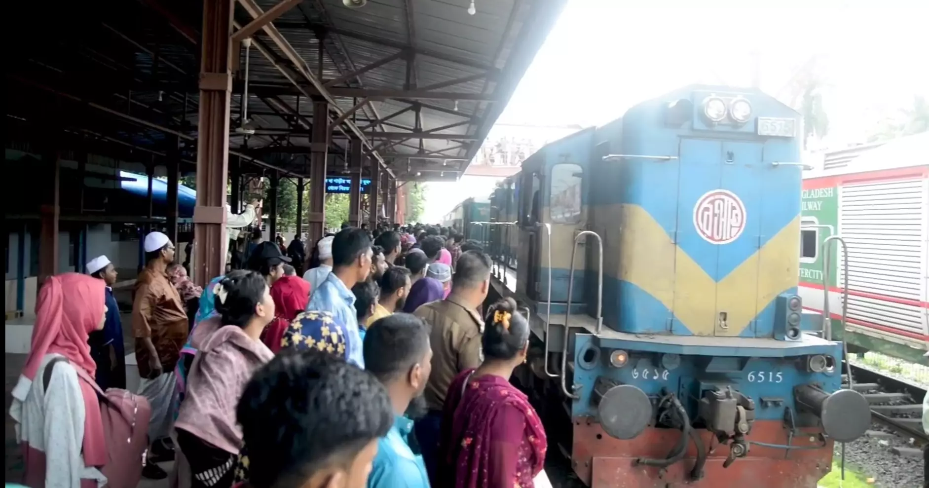 Khulna-Benapole-Mongla commuter train service resumes after 11 days