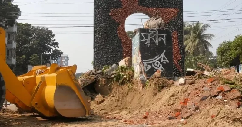Protesters demolish remains of Sheikh Mujib's sculpture in Jhenaidah
