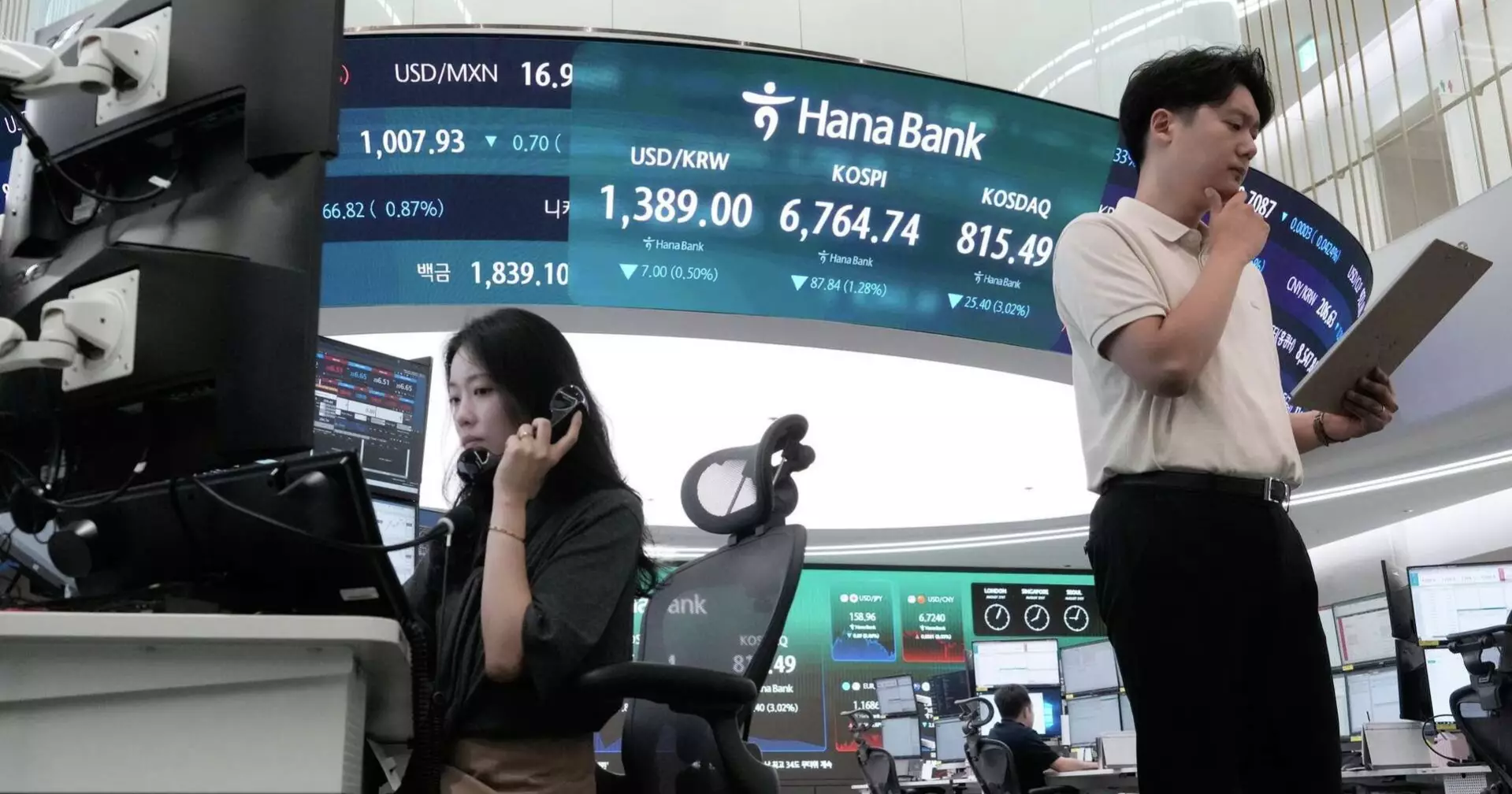 Asian shares mostly fall as bond market pressure intensifies