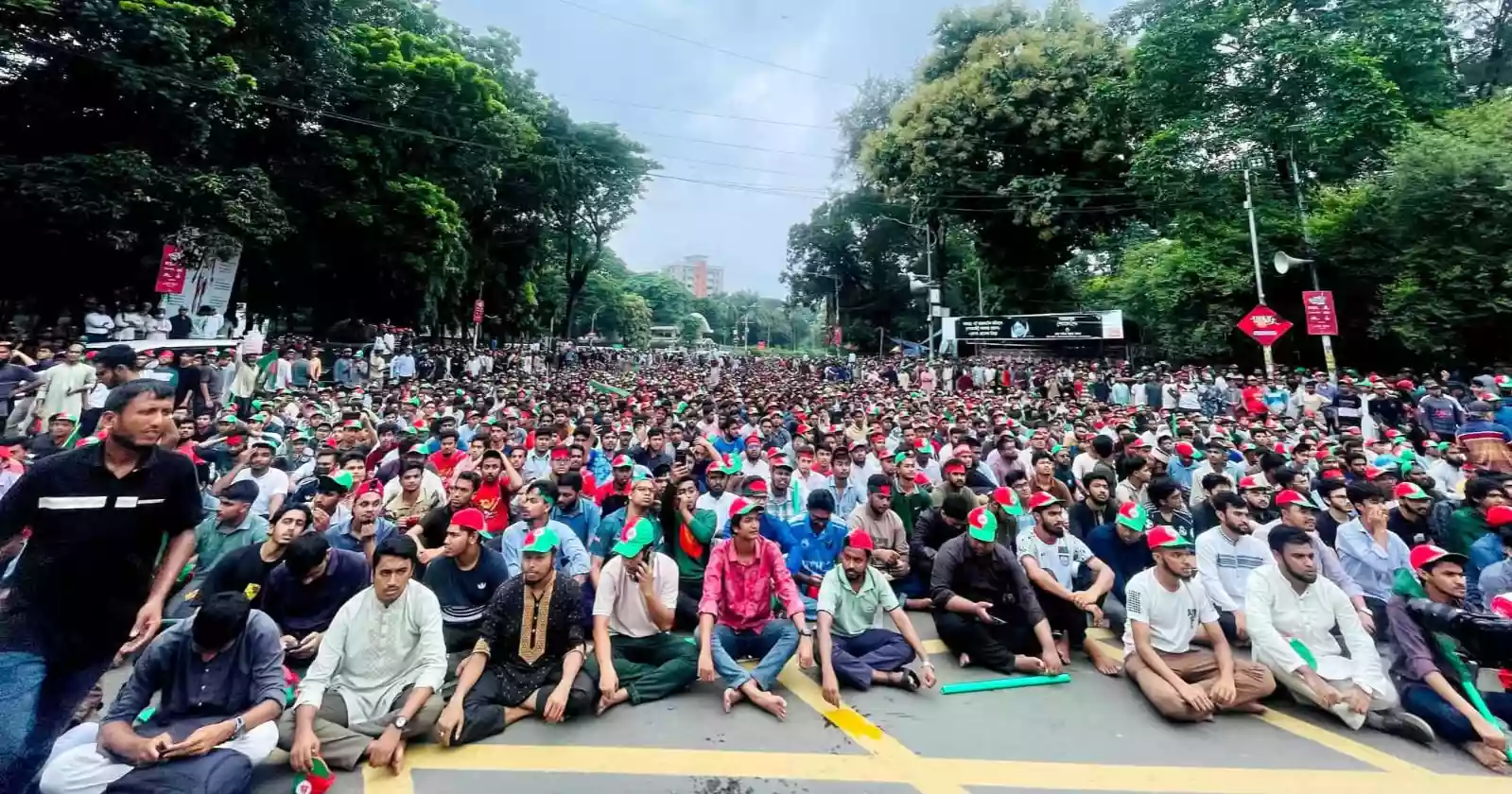 Shibir stages mass gathering protesting alleged JCD attacks on campuses